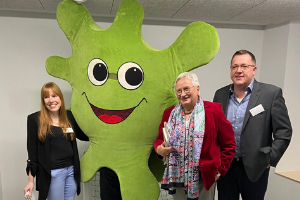 
		childcare centerHilke Land, Ilse Wehrmann and Nils Hofert from pme Familienservice celebrate together with mascot Karl Klecks
	